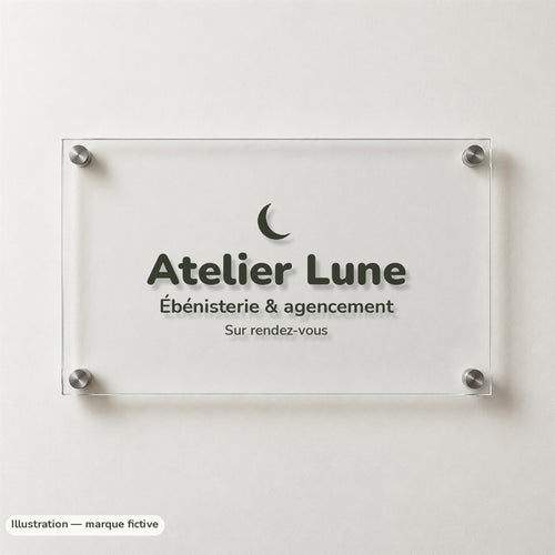 Plaque professionnelle en plexiglas transparent avec entretoises inox, modèle Atelier Lune (marque fictive)